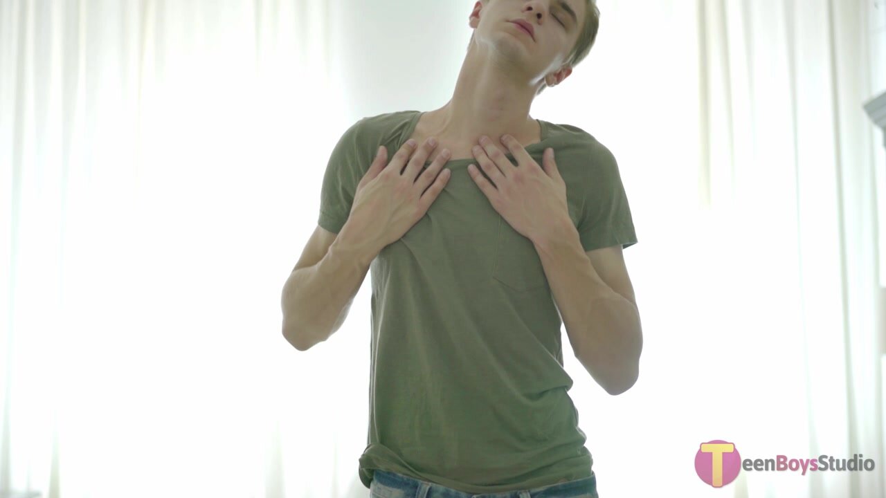 Dildo boy abbey fucks his perfect hole